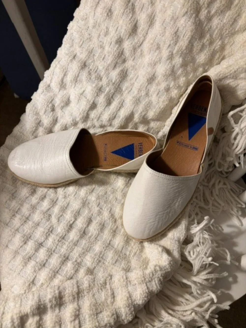 VERBANA 1 pr. White leather espadrilles.